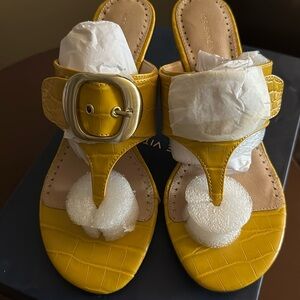Adrienne Vittadini woman’s shoe yellow @ gold heels